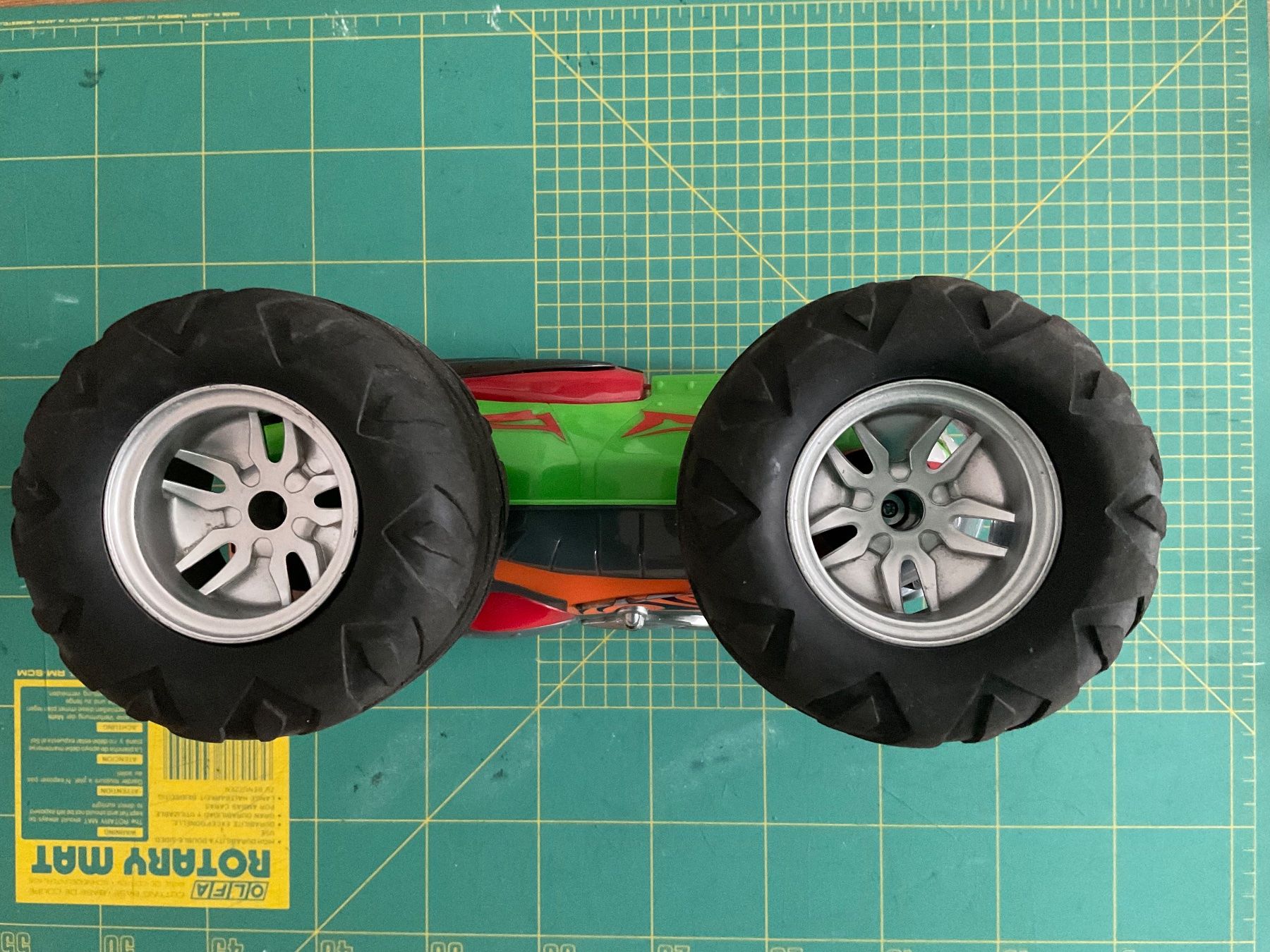 Jouets: Ferngesteuertes Auto Cyper Flip – Défectueux à Hombrechtikon par spookycat 2