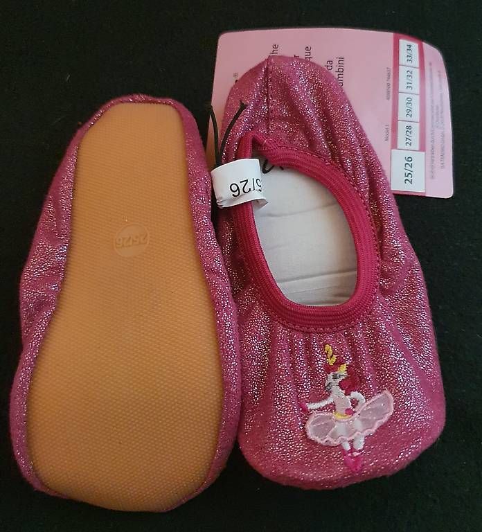 Scarpe da uomo: Kinder-Turnschläppchen, Grösse 25/26 / NEU – Nuovo e nell'imballaggio originale da Hellsau venduto da Stina1978