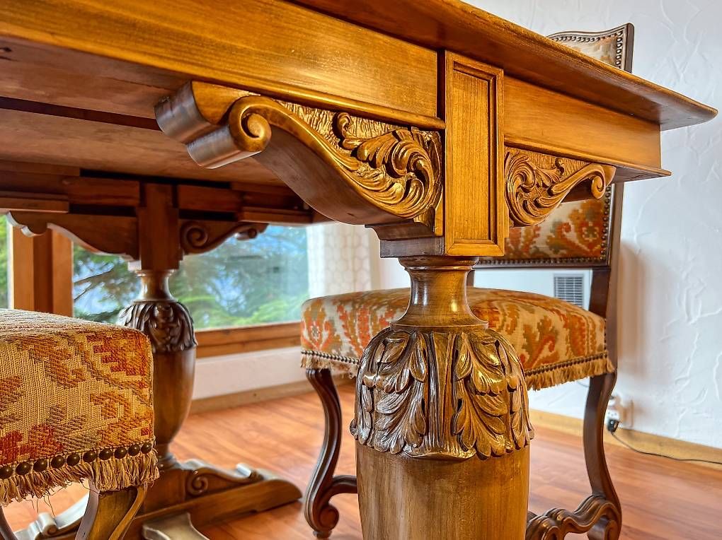 Set di tavolo e panche: Tisch mit 6 Gobelin-Stühle – Usato da Arlesheim venduto da artbeti 3
