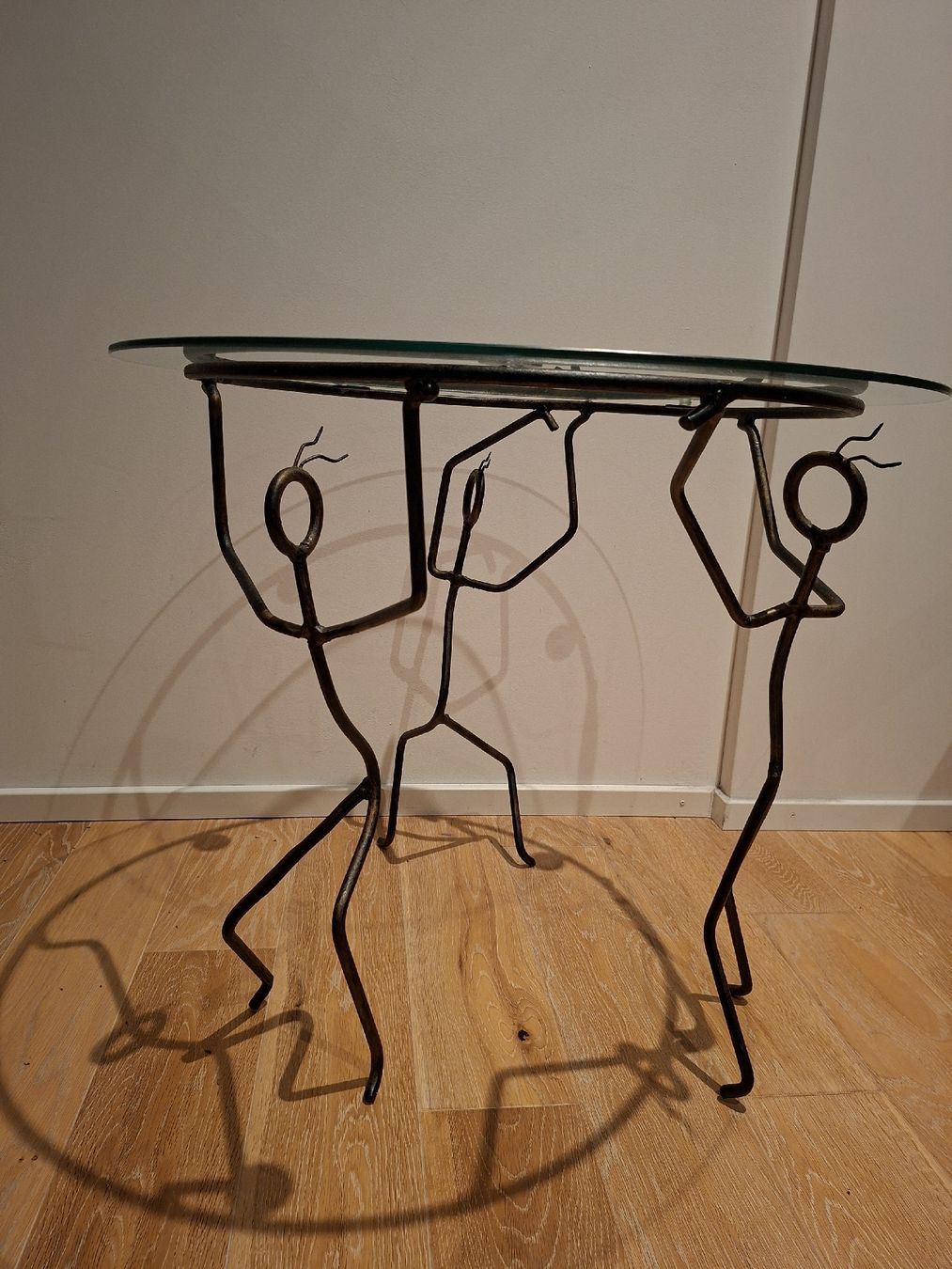 Tische: Design Beistelltisch "Dancing Figures Side Table" – Gebraucht aus Oftringen von Nore1990 2