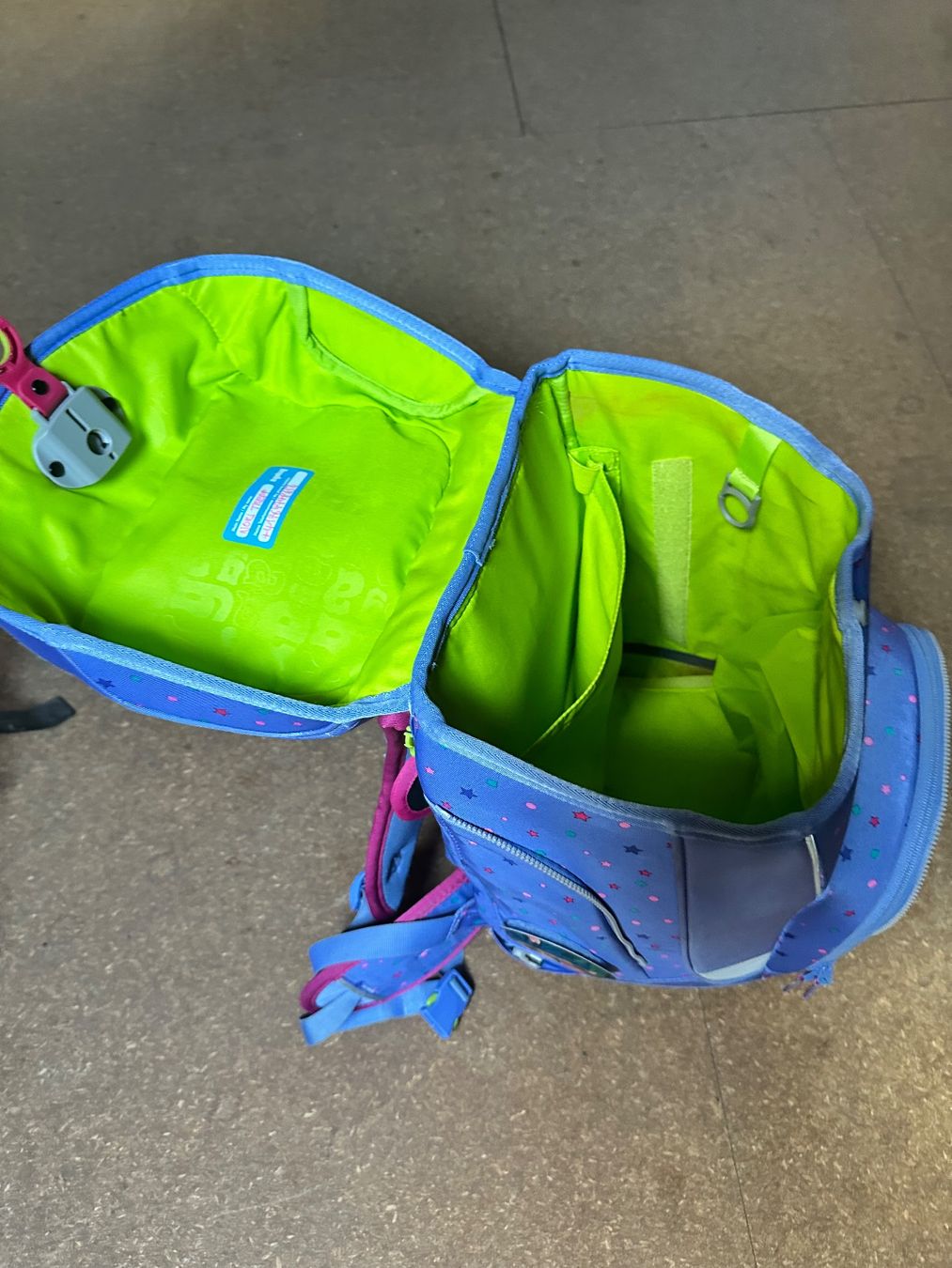 Ergobag Kindertaschen: Ergobag Set Schulranzen/Rucksack, mit Etui und Turnsack – Gebraucht aus Zürich von Flokke33 4