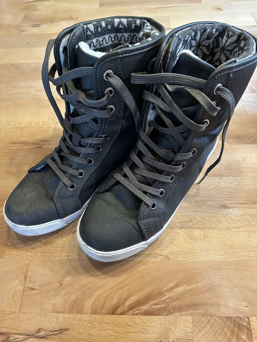 Chaussures femmes: Damen Schuh Gr.38 – D'occasion à Oberrickenbach par Remus77