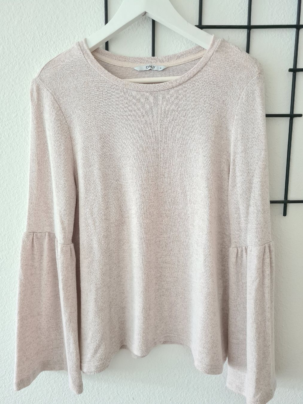 Only Maglioni & Felpe: Only Pullover mit Trompetenärmel, Grösse M, Top Zustand! – Nuovo (secondo la descrizione) da KRIENS venduto da Franzy_Blond10 3