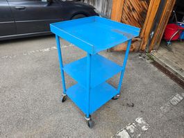 Werkstatt bzw. Transportwagen 3 Etagen 60x60cm H: 102cm 1.-