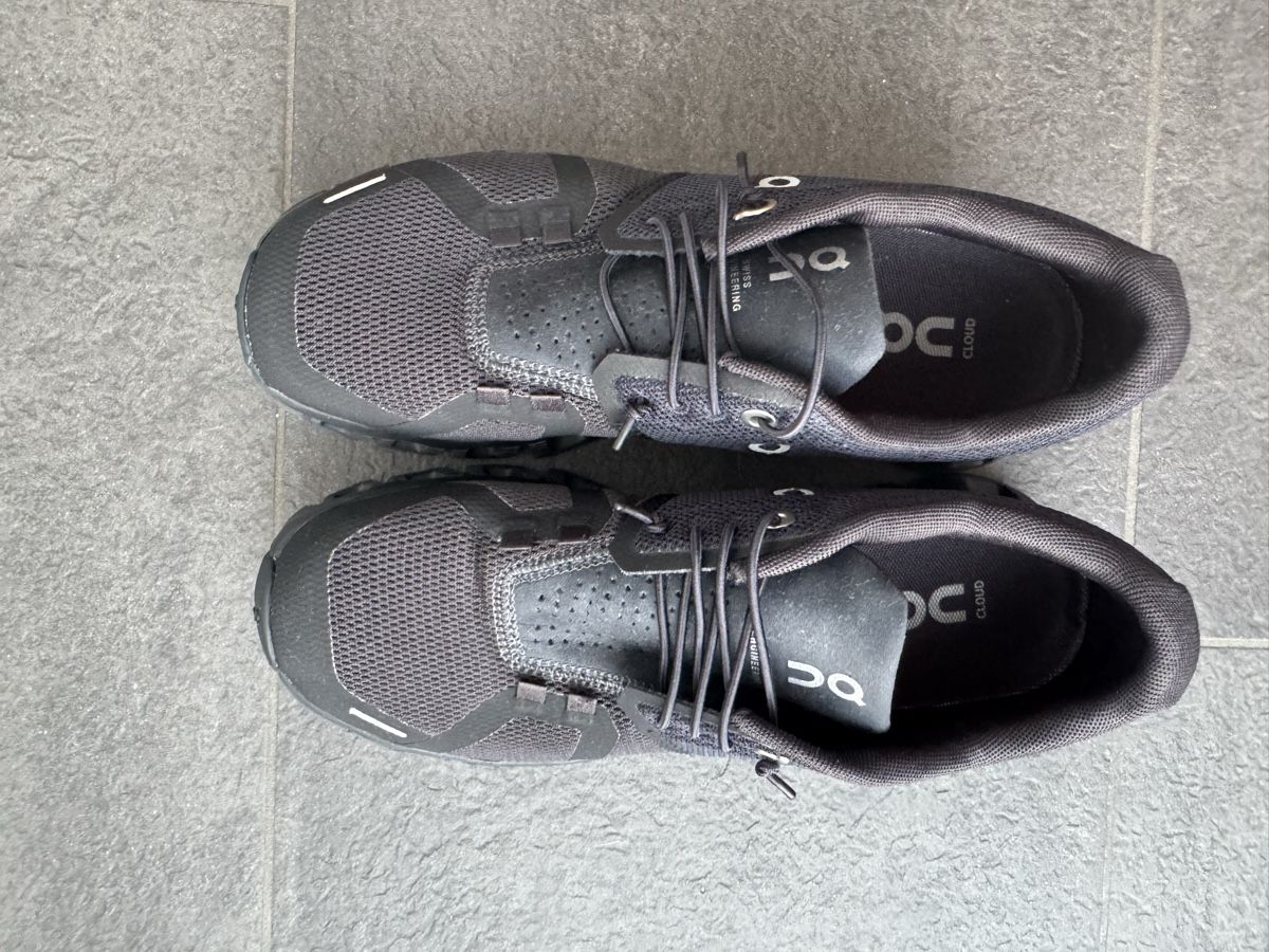 On Scarpe da donna: ON Cloud Schuhe schwarz Grösse 38.5 Neuwertig – Nuovo (secondo la descrizione) da Ebmatingen venduto da Trendsale 1