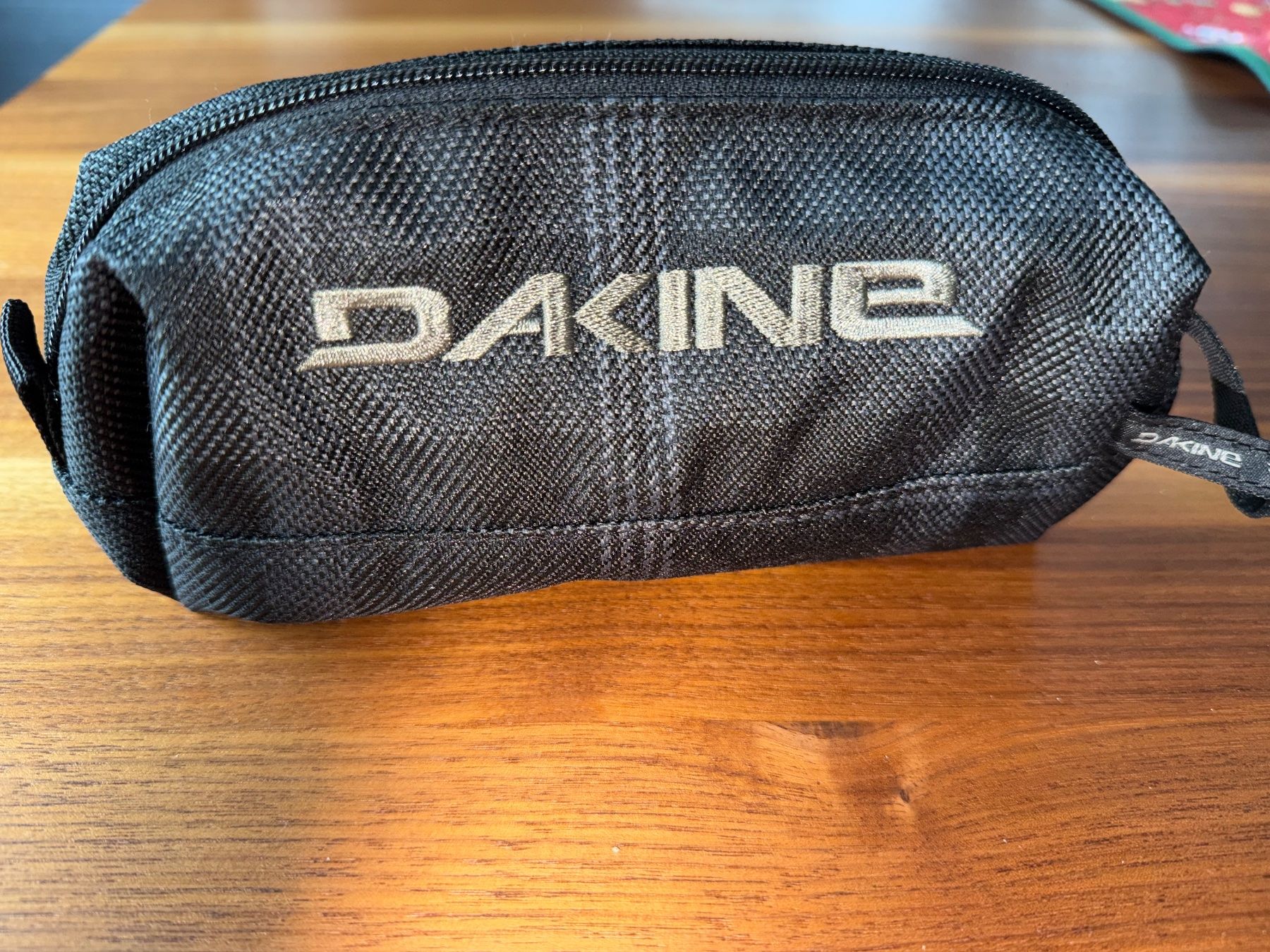 Dakine Astucci : 2 DAKINE Stifte Taschen neu – Nuovo (secondo la descrizione) da Dornach venduto da samuti 1