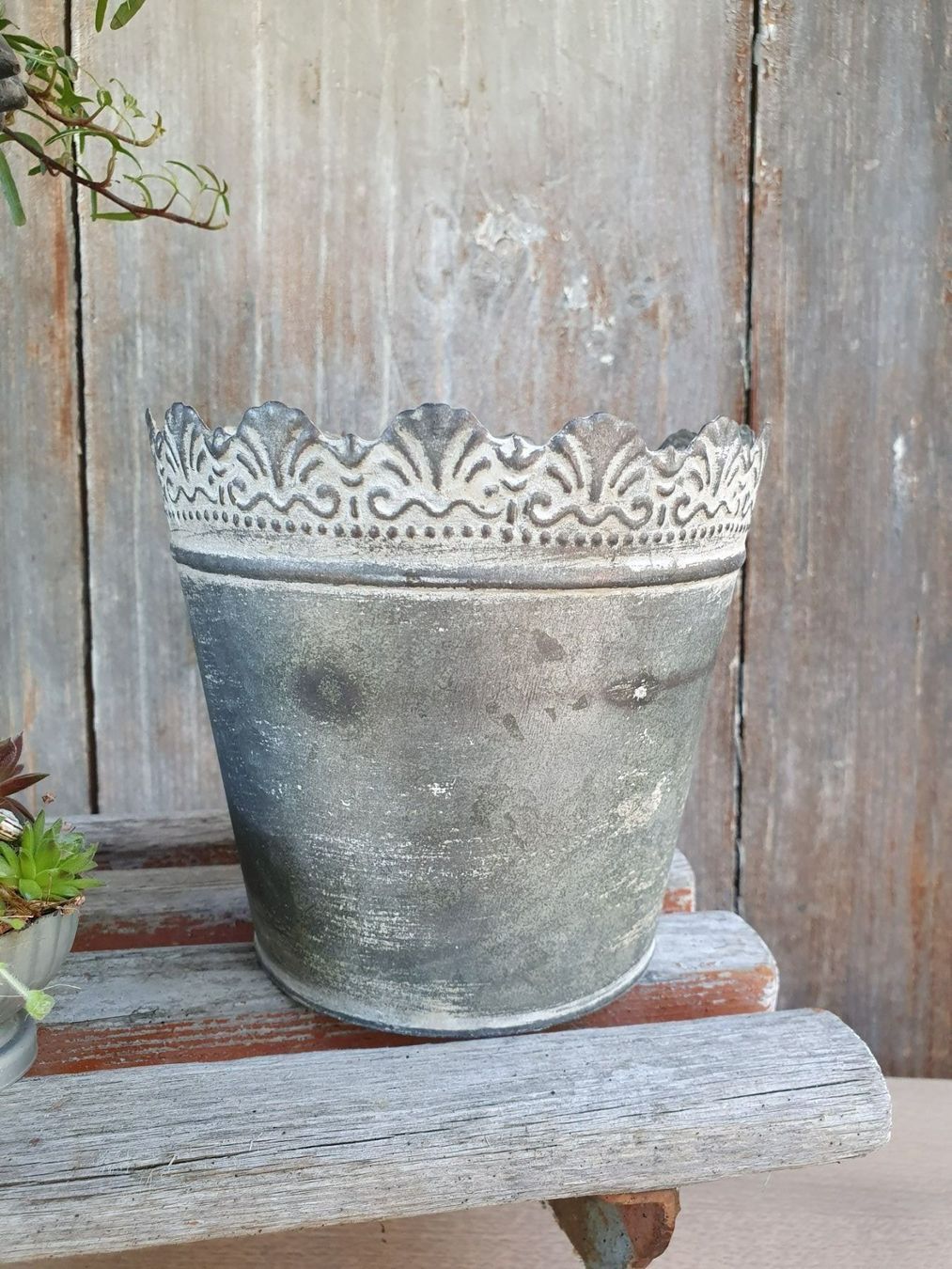 Vasi per fiori: Blumentopf Topf grau verzinkt Shabby Chic – Nuovo (secondo la descrizione) da Marbach SG venduto da ShabbyChicBrocante 1
