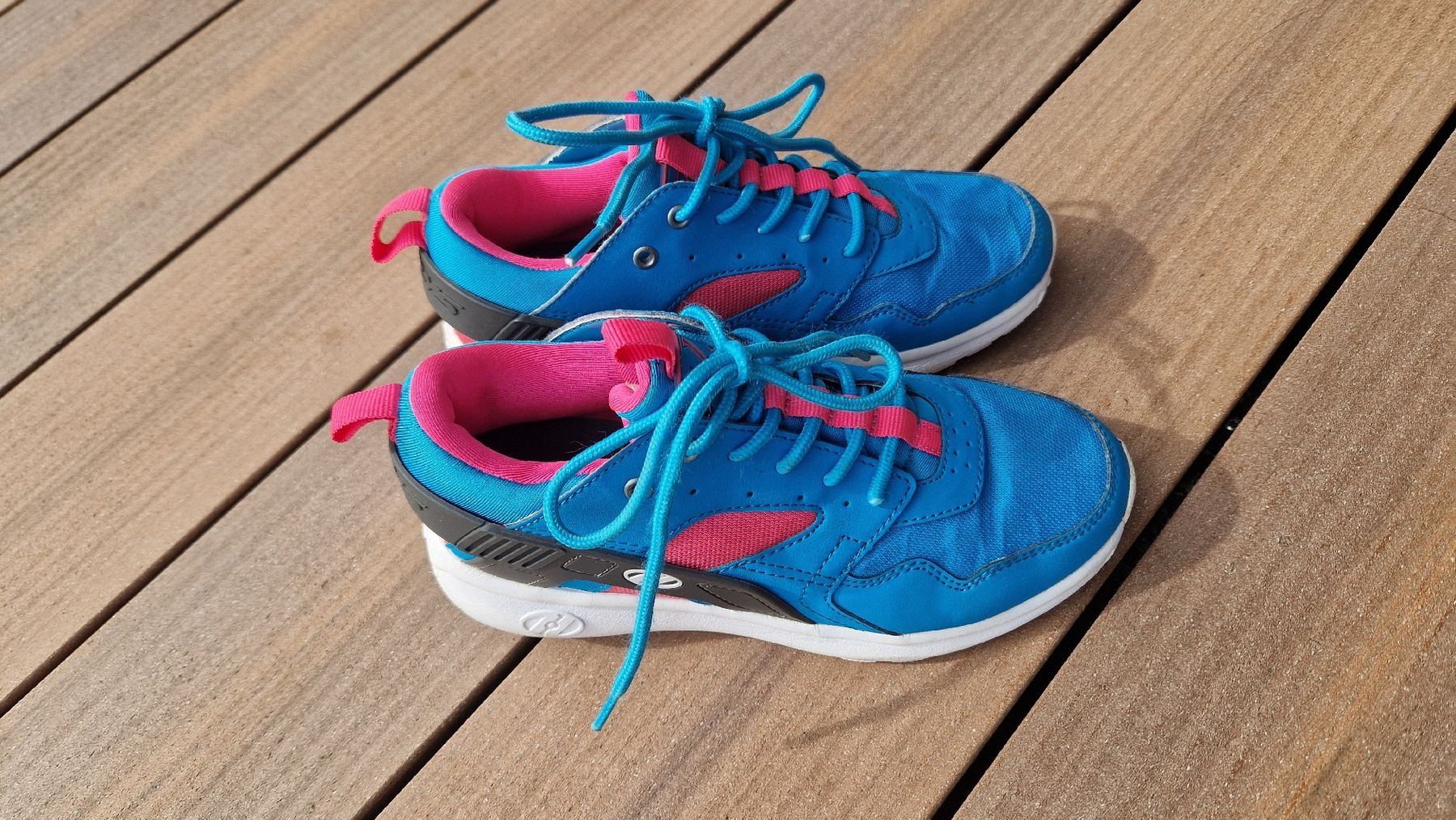 Pattini in linea & Pattini a rotelle: Coole Heelys Sneaker Gr. 35 mit Rollen – Usato da Kaltbrunn venduto da pischi11