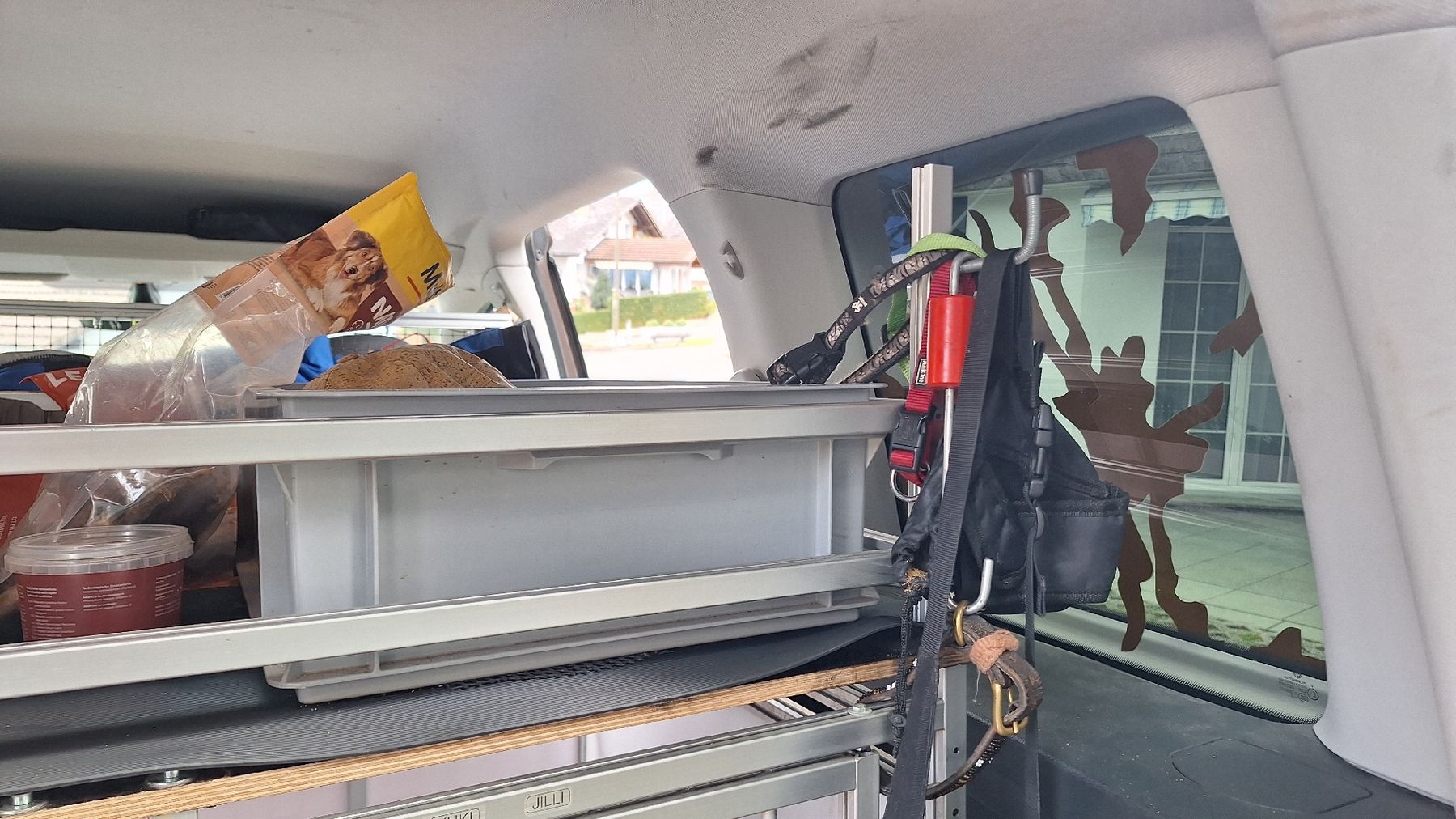 Gabbie, trasporto & Sicurezza: Hunde Transportbox – Usato da Flüeli-Ranft venduto da rolisfahr 3