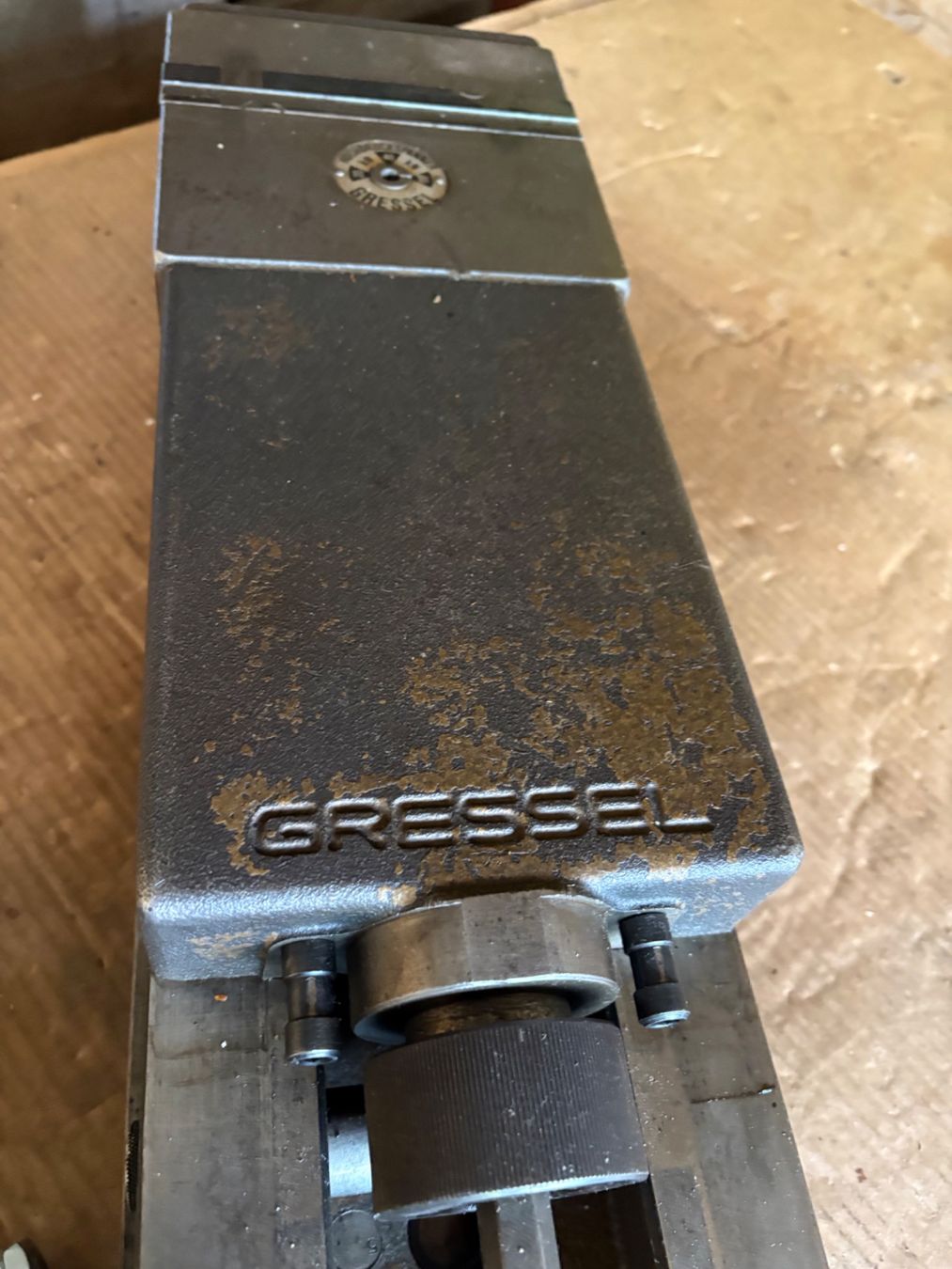 Gressel Tous les outils: Gressel Étau Hydraulique – D'occasion à Fleurier par Firefox262
