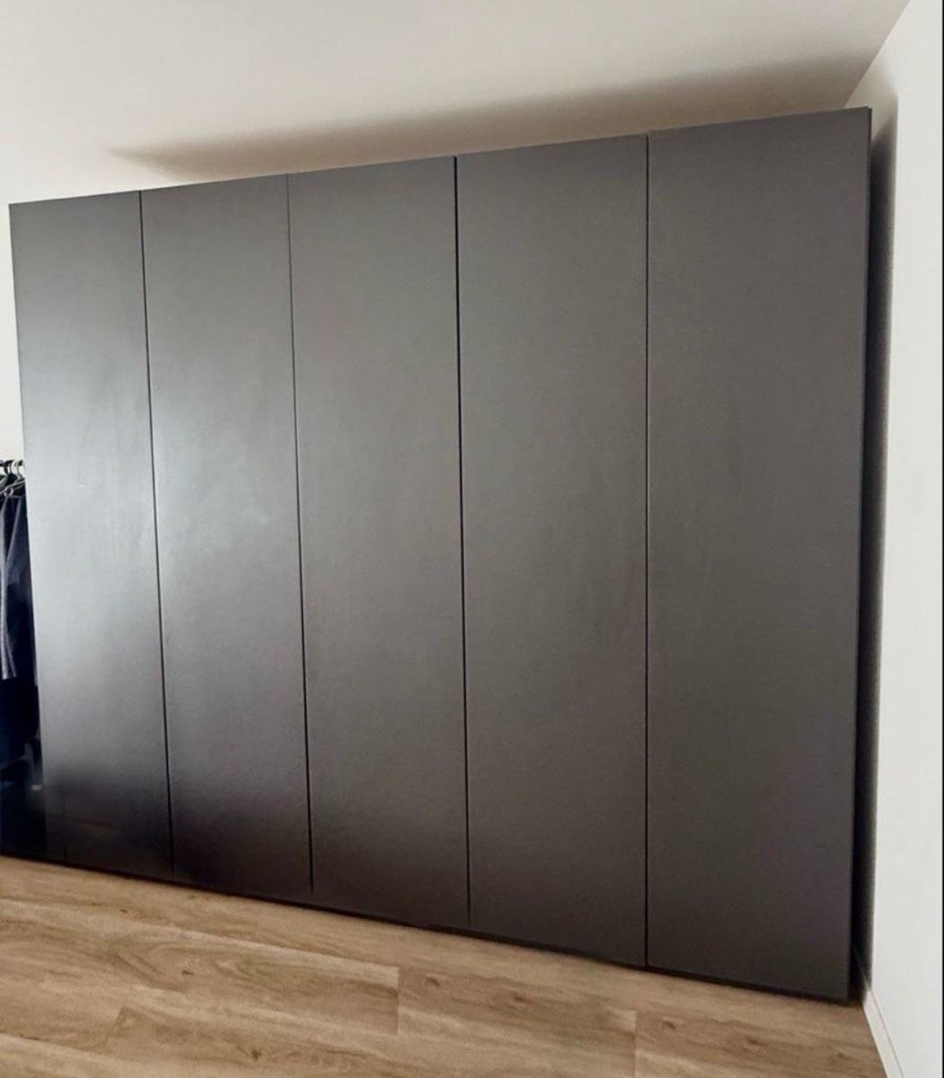 Armoires: Kleiderschrank  – D'occasion à Zürich par asc_75yr