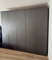Kleiderschrank 