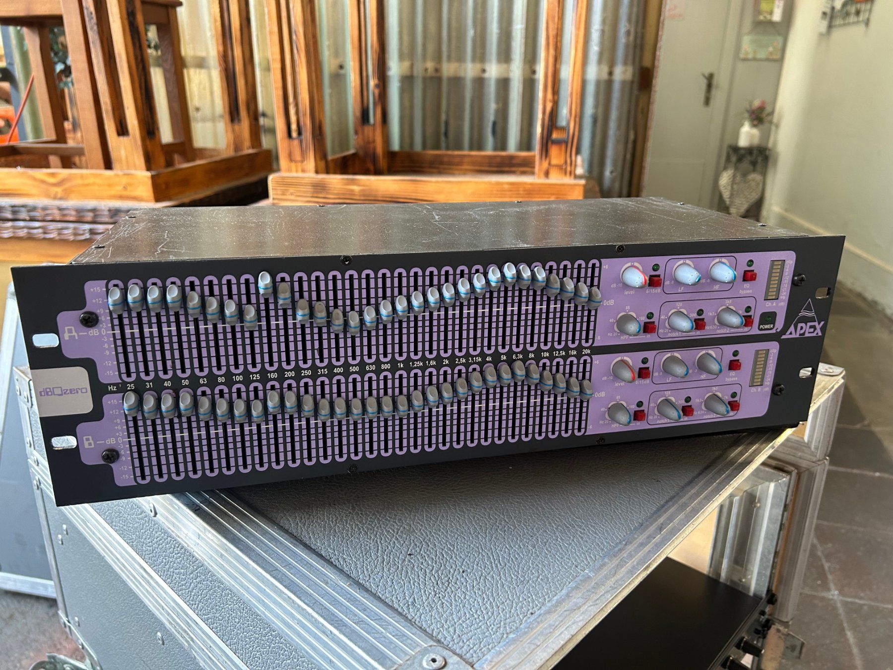 Equalizzatori: Apex DBQ Zero 2-Kanal 30-Band Grafik-Equalizer – Usato da Sugiez venduto da brockicenter