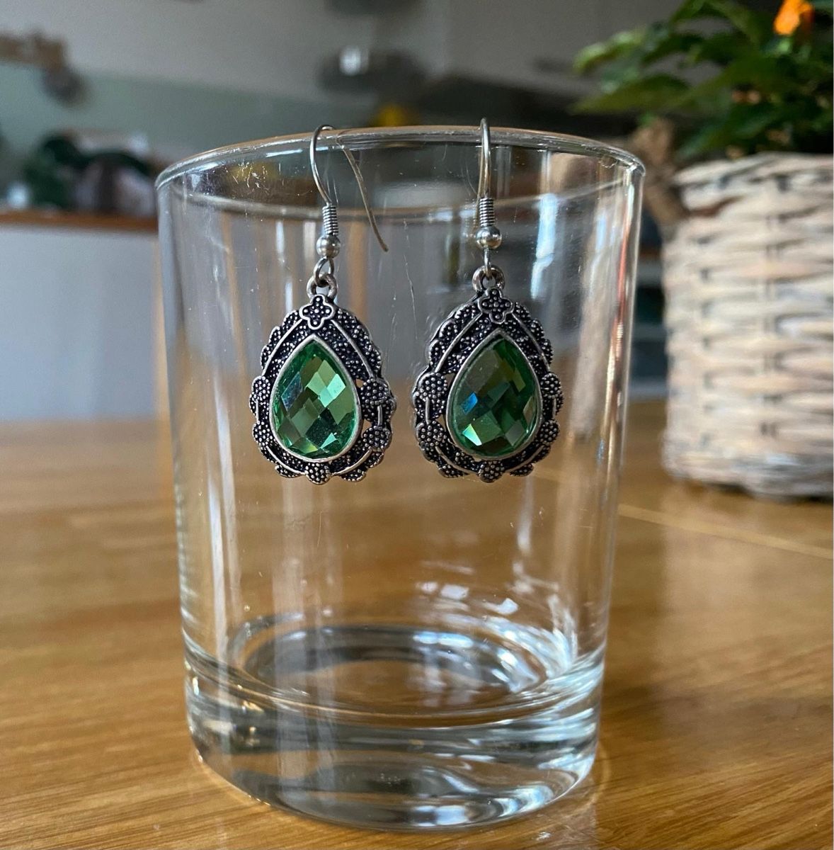 Orecchini pendenti & Orecchini a lobo: Vintage Style Green Gemstone Drop Earrings  – Usato da Gurmels venduto da ste_8qb5