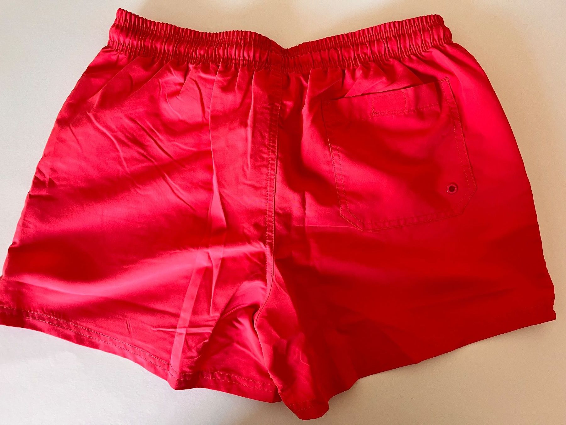 Bench Badehosen: BENCH, Badeshorts Herren, Grösse S, Farbe Hellrot – Neu und originalverpackt aus Rudolfstetten von gst_g7xl 4