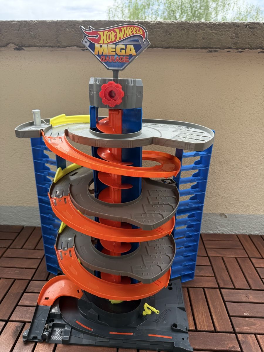 Hot Wheels Giocattoli: HotWheels Mega Garage – Usato da Dübendorf venduto da kat_gxm9