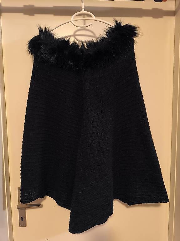 Mäntel: Schwarzer Poncho – Gebraucht aus Zürich von Italy2001