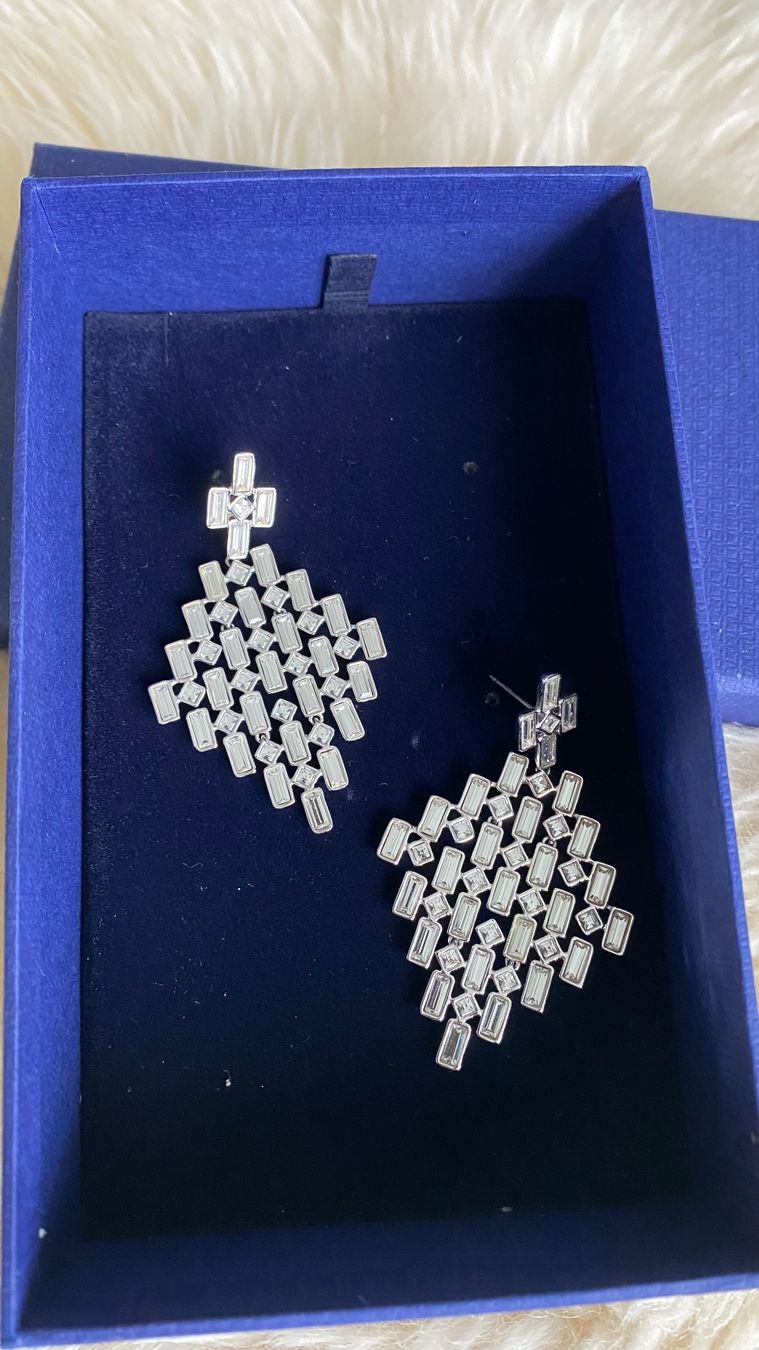 Swarovski Orecchini pendenti & Orecchini a lobo: Swarovski Ohrhänger silberfarben mit Steinen – Usato da Wohlen AG venduto da Dorigos 1