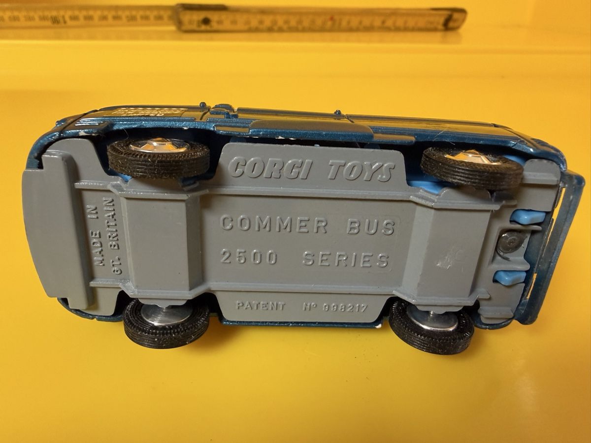 Corgi Toys Voitures modèles: Corgi Commer Bus 2500 Series Camera Man MIB – D'occasion à Evionnaz par eriba430 4