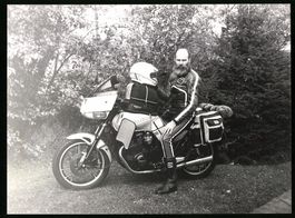 Fotografie Motorrad Suzuki, Fahrer auf K