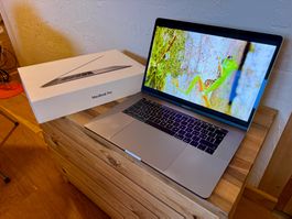 MacBook Pro 2019 Touch, 15", i7 6 core 2.6 GHz, 16 Gb RAM