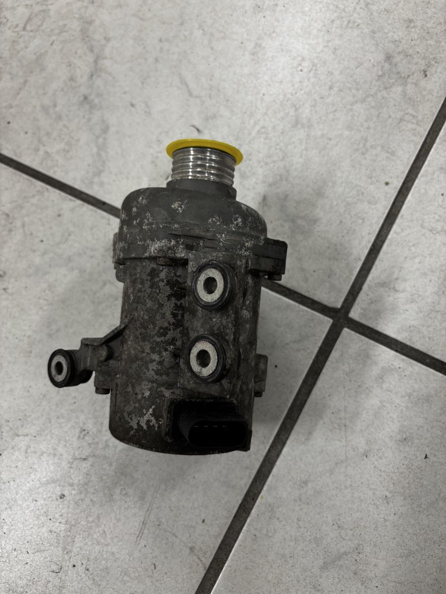 BMW Tutti pezzi di ricambio auto: Wasserpumpe BMW N53 – Usato da Liestal venduto da Butze84 2