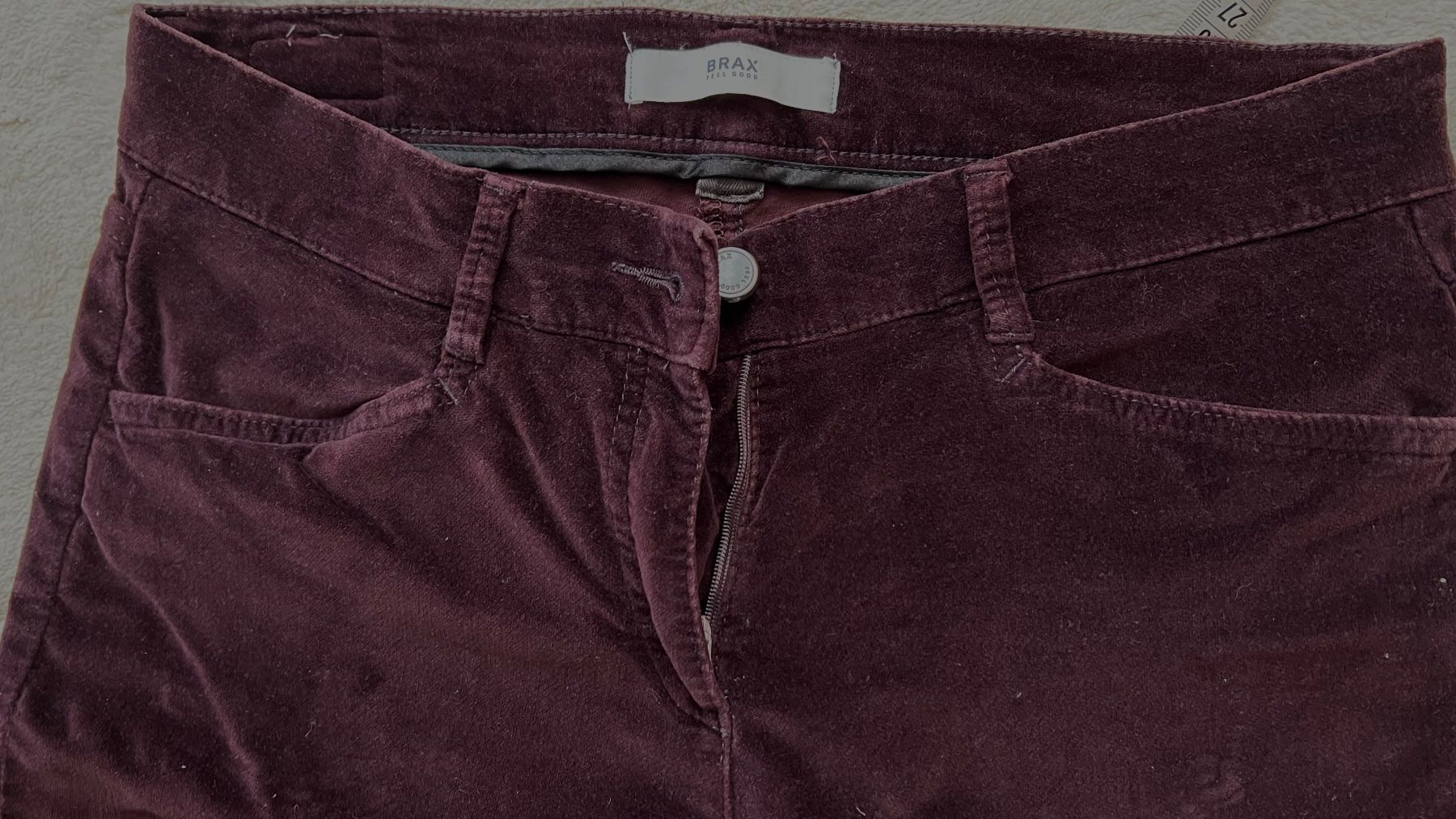 Brax Jeans: Jeans aubergine aus Samt – Usato da Endingen venduto da chocosweet 5