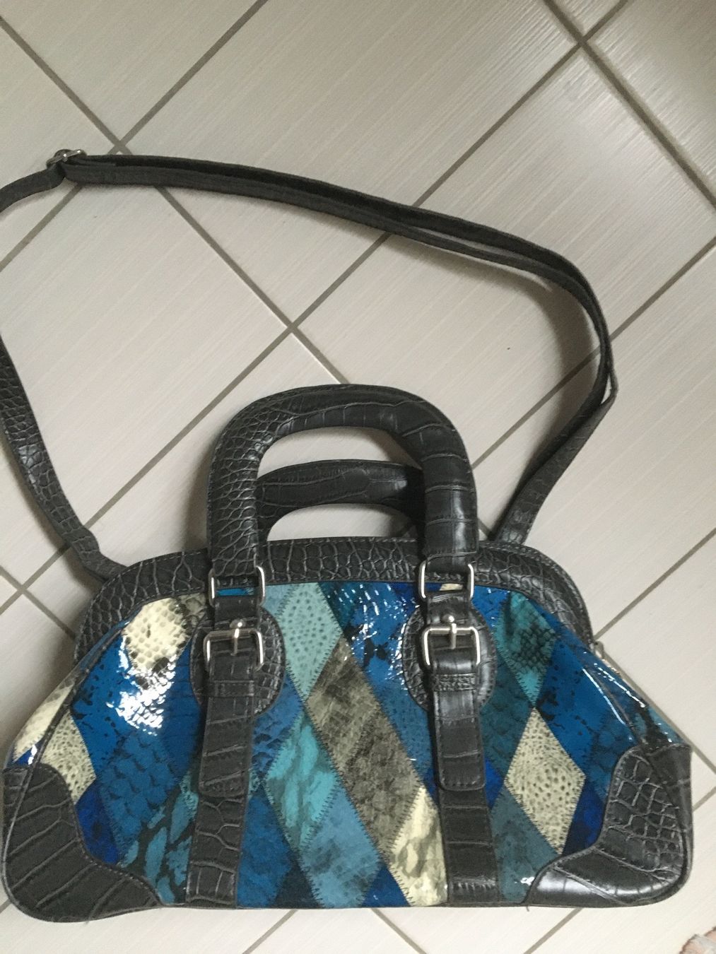 Sacs femmes: Tasche 42/18cm – D'occasion à Arth par Vrecam51