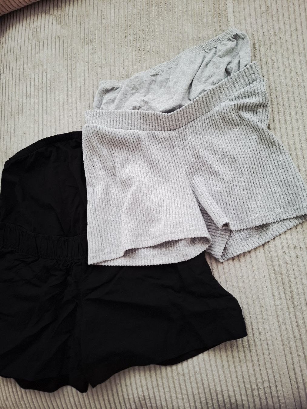 Lotti di vestiti: Umstands-Shorts Grösse S – Usato da Bern venduto da fabienneste