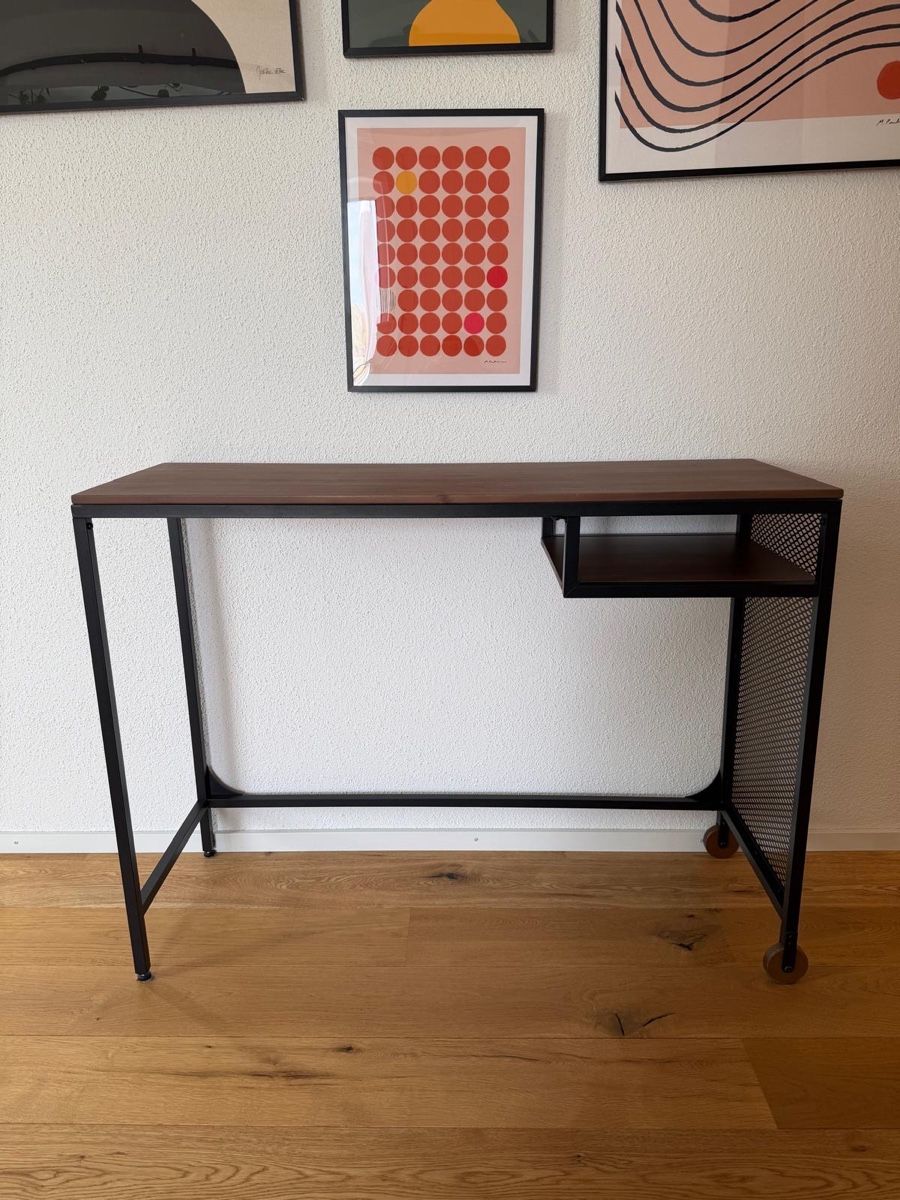 Ikea Scrivanie: FJÄLLBO Laptoptisch 100x36 – Usato da St. Gallen venduto da leo_299c