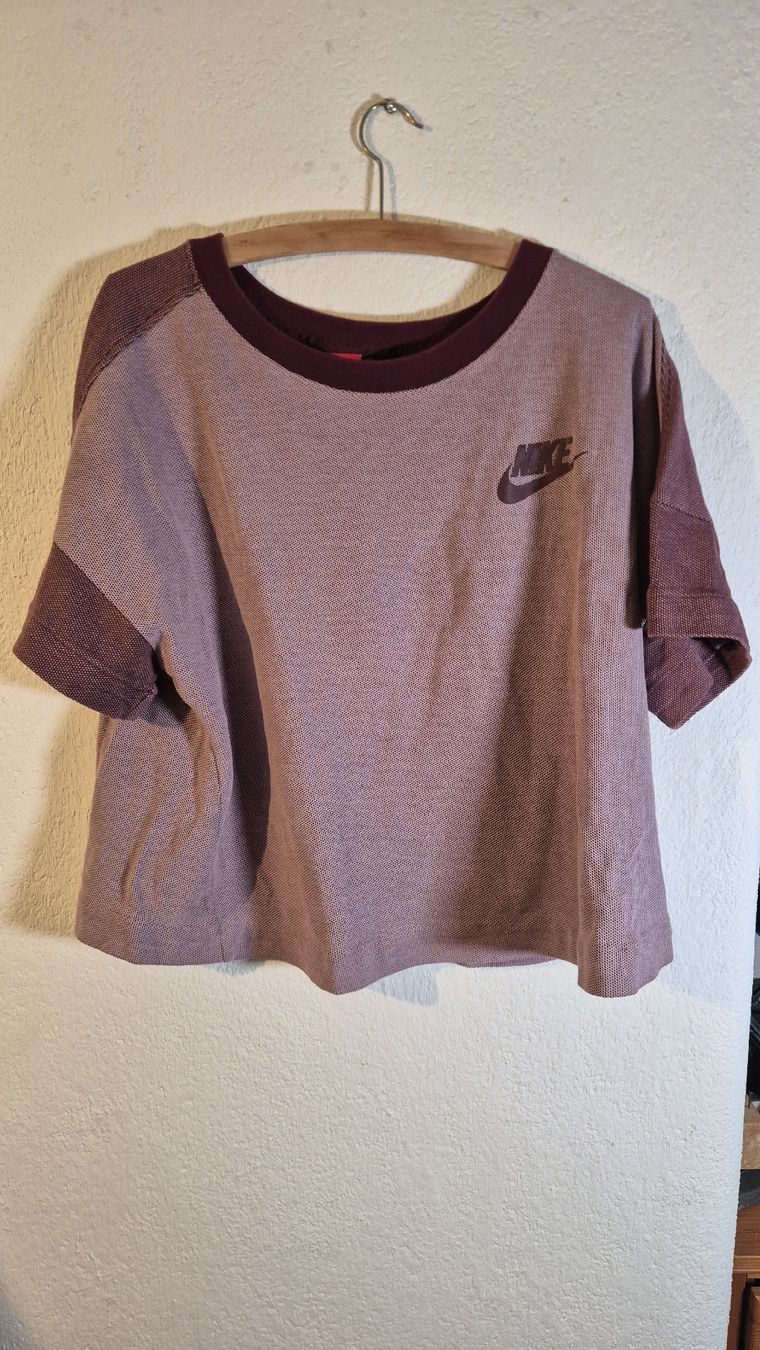 Nike T-shirt: Nike T shirt – Usato da Locarno venduto da Johnnys_Retro_Shop
