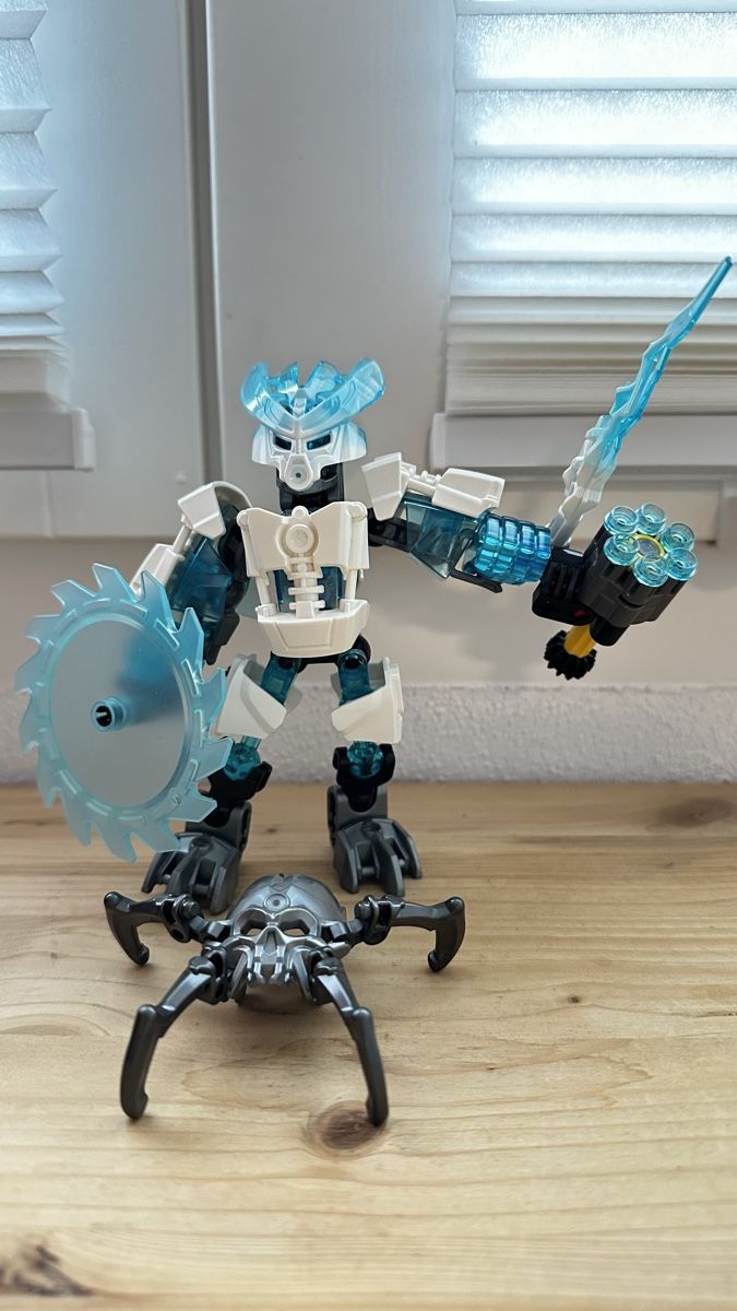 Lego Figuren: LEGO / Bionicle 70782 / Protector Of Ice – Gebraucht aus Herzogenbuchsee von TCG-High-Quality