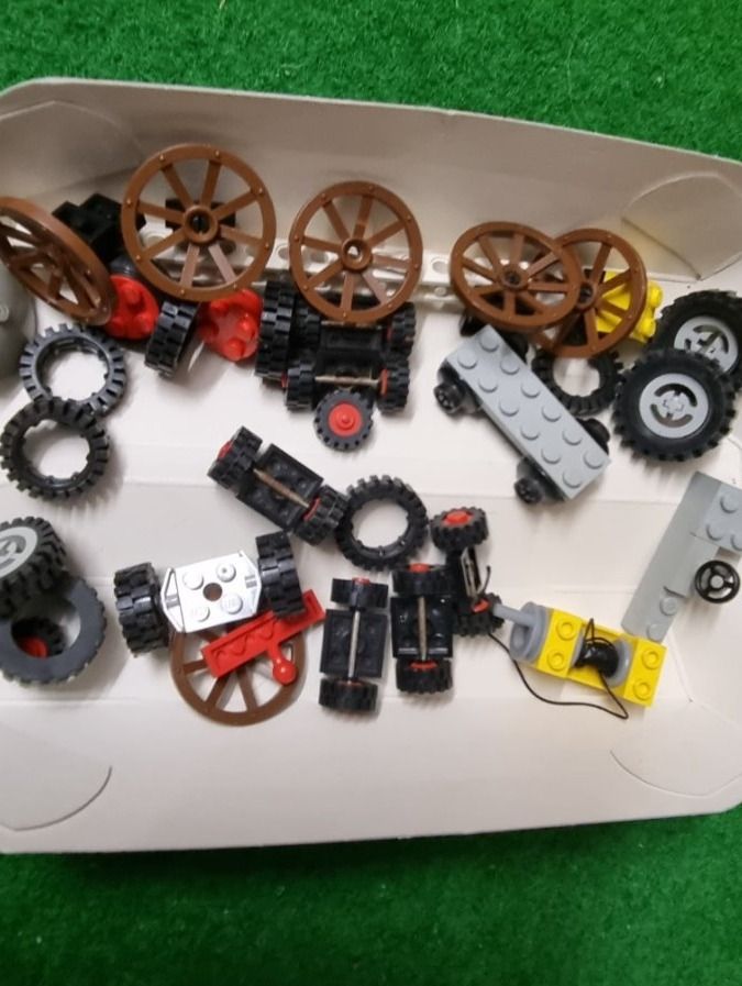 Lego Giocattoli: Lego Bauteile verschiedene Räder und Achsen – Usato da geroldswil venduto da Gumball1 1