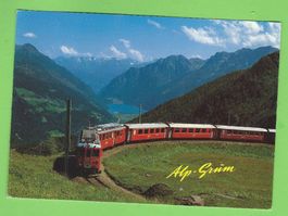 Alp Grüm, roter Zug, Berge