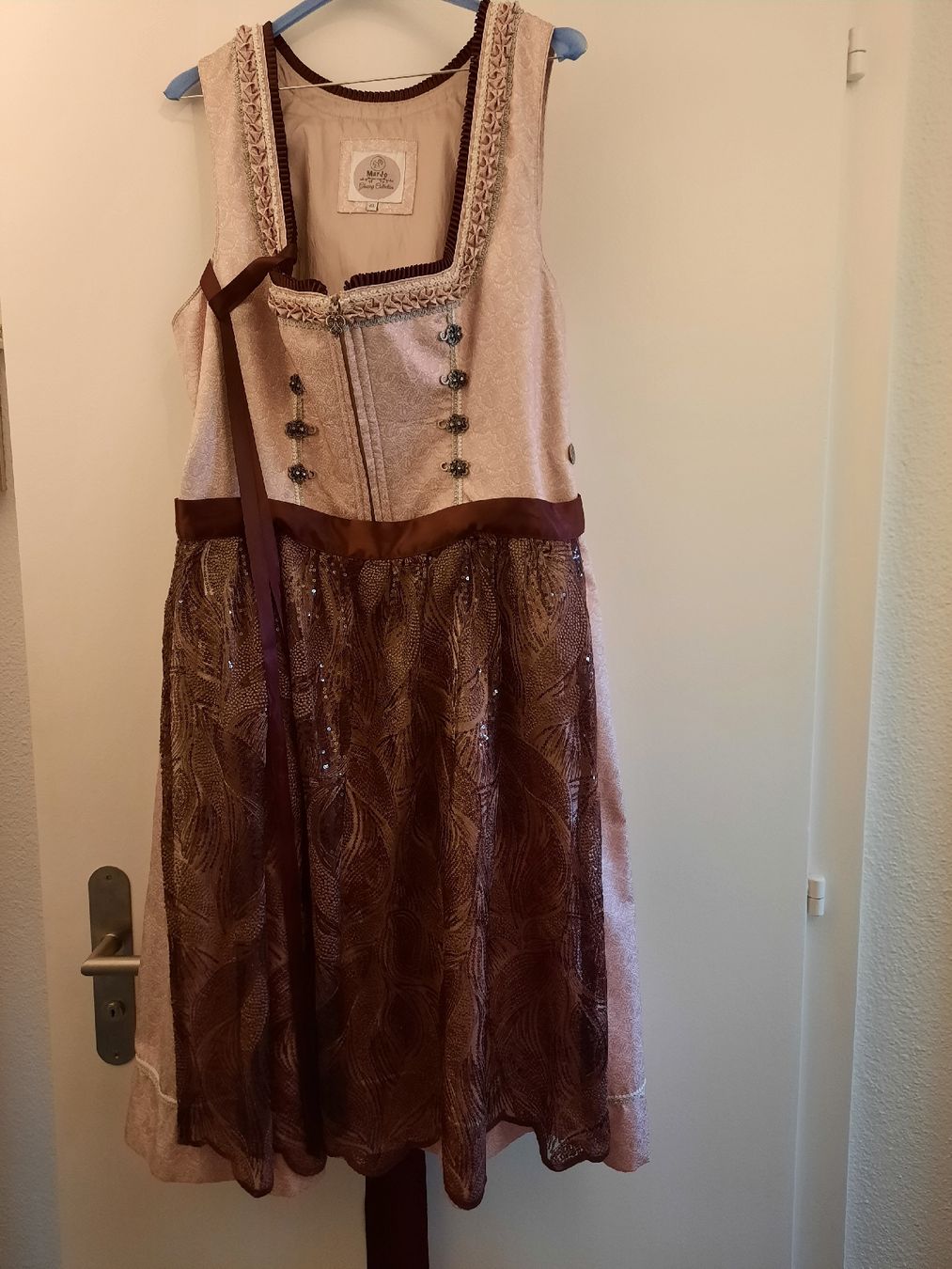 Robes: dirndl – D'occasion à Fahrni b. Thun par fri_n652 1