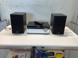 Sony CD Stereoanlage mit zwei Lautsprechern- Wiitergäh