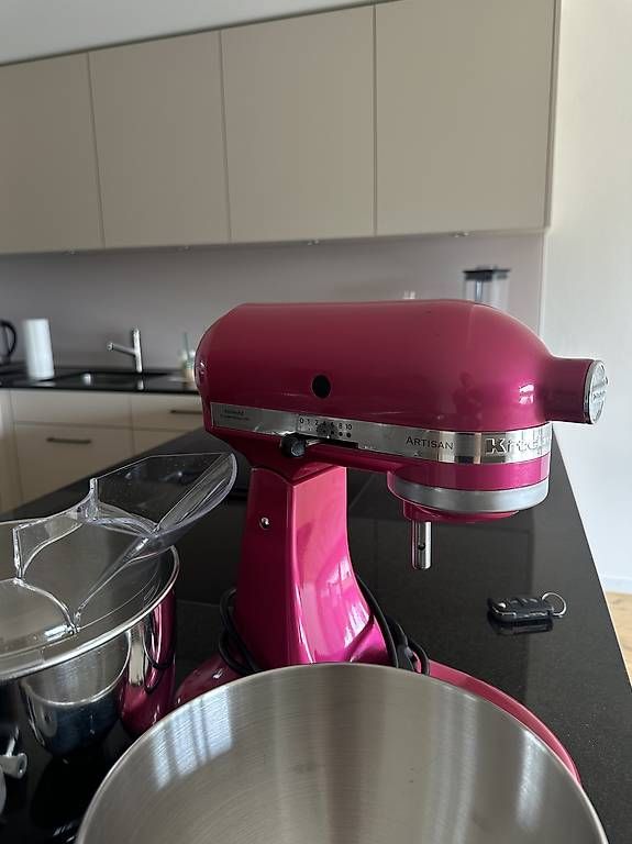 Appareils de cuisine: KitchenAid Artisan Küchenmaschine – D'occasion à Walchwil par ang_f8qg 3