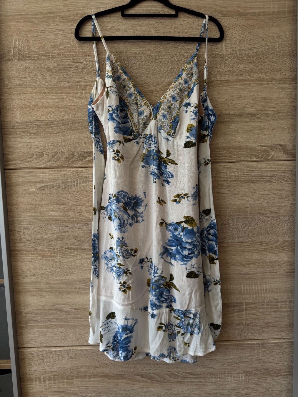 Zebra Vestiti: Robe longue blanche à fleurs bleues – Nuovo (secondo la descrizione) da Montreux venduto da Izapechee