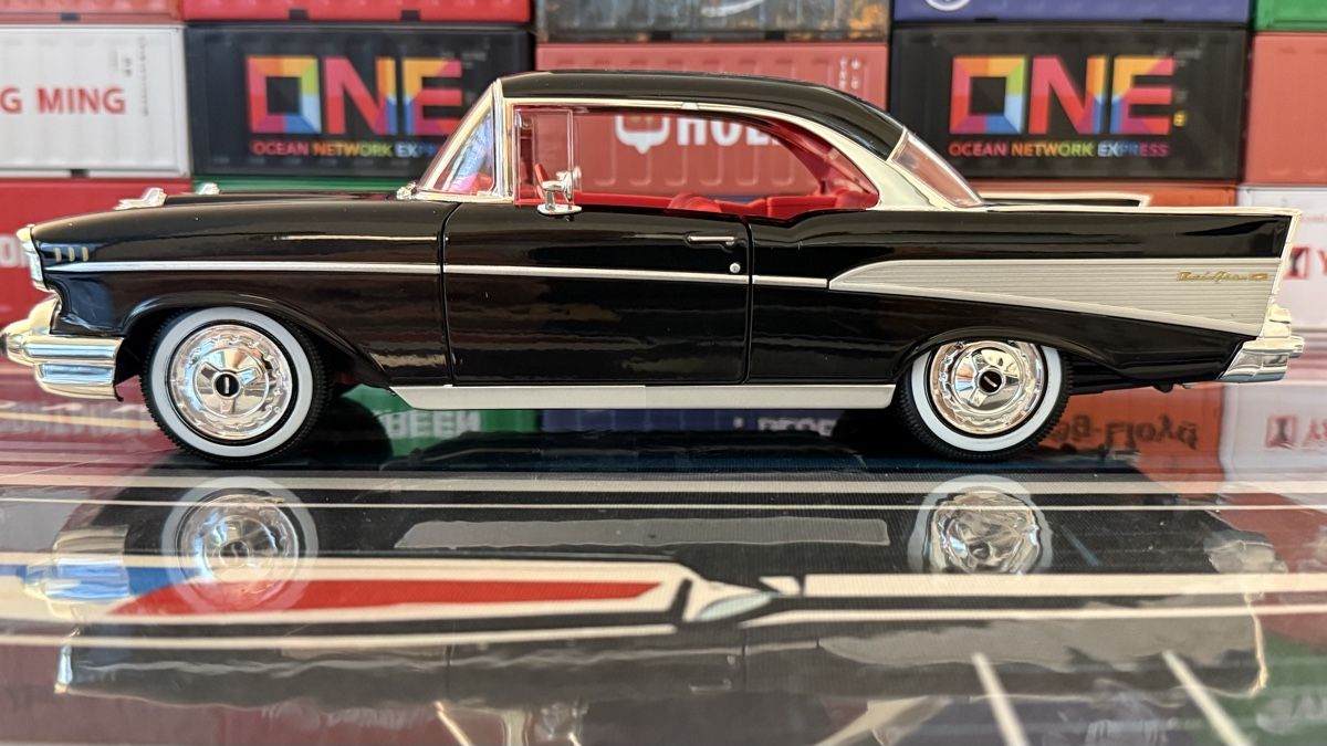 Chevrolet Modellautos: Chevrolet Bel Air 1957 schwarz  – Neu (gemäss Beschreibung) aus Basel von Zomeg 2