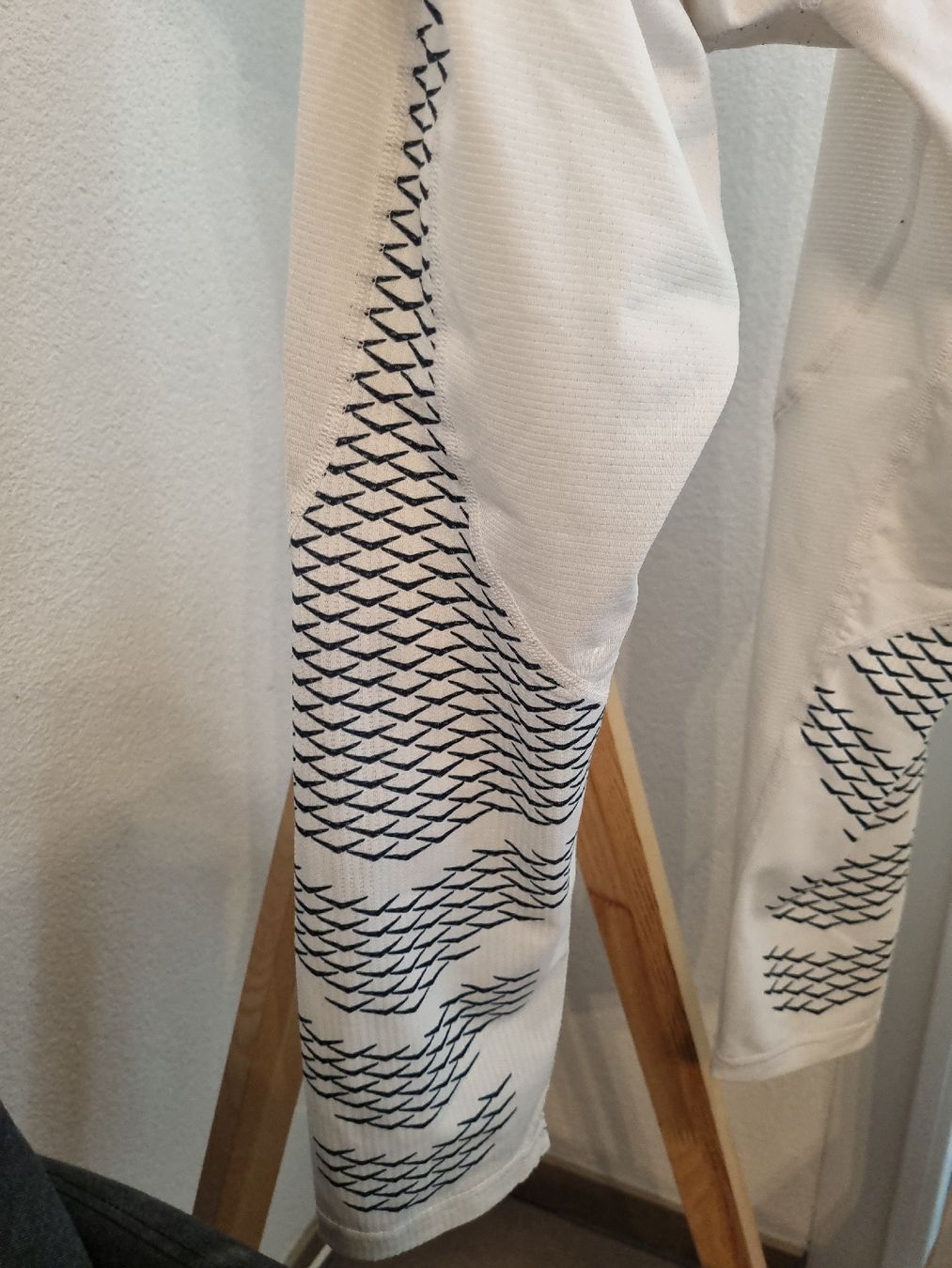 Nike Pantalons: Nike Pro Hypercool Compression Tights, Size M – Neuf (Voir description) à Aigle par Smagbrelle18 6