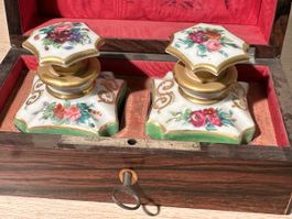Paire De Porte-parfum En Porcelaine