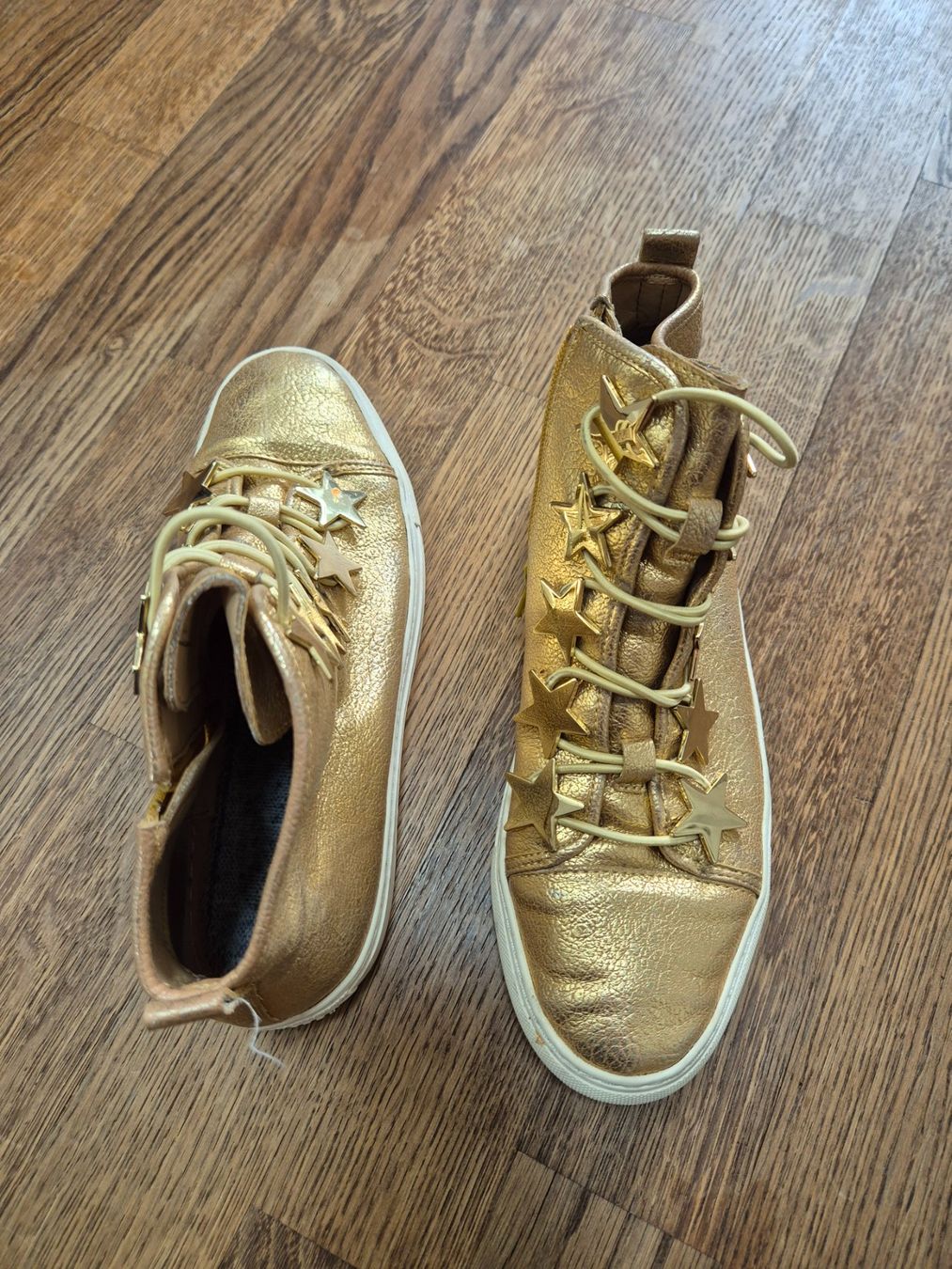Scarpe da donna: Katy Perry gold sneakers – Usato da Zürich venduto da monadiederich 1