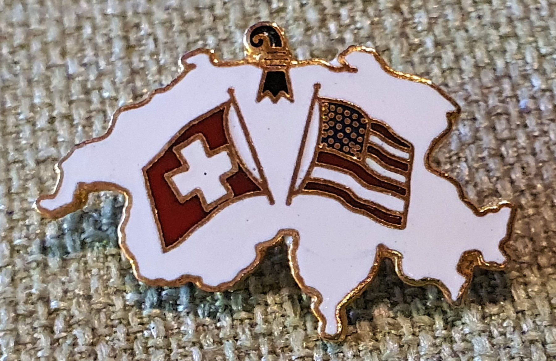 Tutti i francobolli: J298 - Pin Basel Schweiz USA Amerika – Usato da Reinach BL venduto da Boston-Verkauf