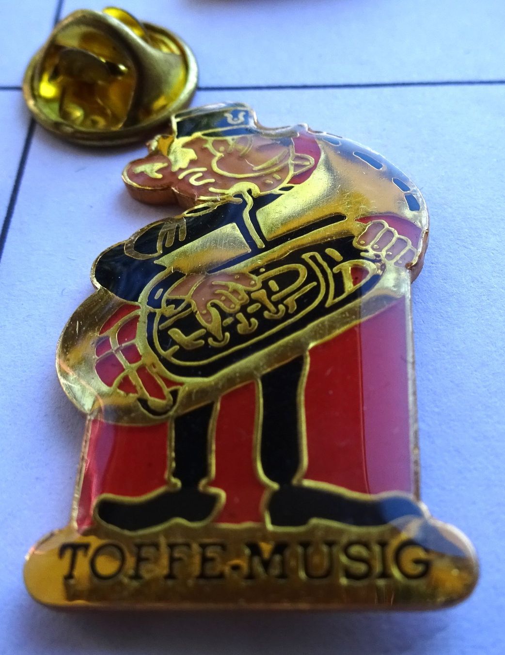 Placchette & Badge: Pin Toffe Musig – Usato da Utzenstorf venduto da BUtter81