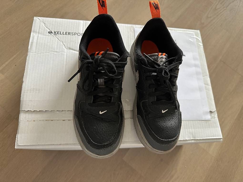 Nike Scarpe per ragazzi: Nike airforce Gr 33.5 – Usato da Gümligen venduto da xifenglie 1