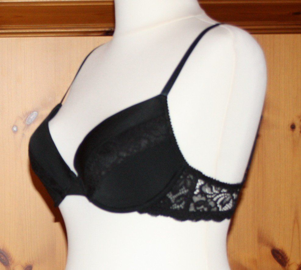 Altra biancheria intima: BH schwarz Gr. L (28) – Usato da Flüelen venduto da Diversicum-Textil 1