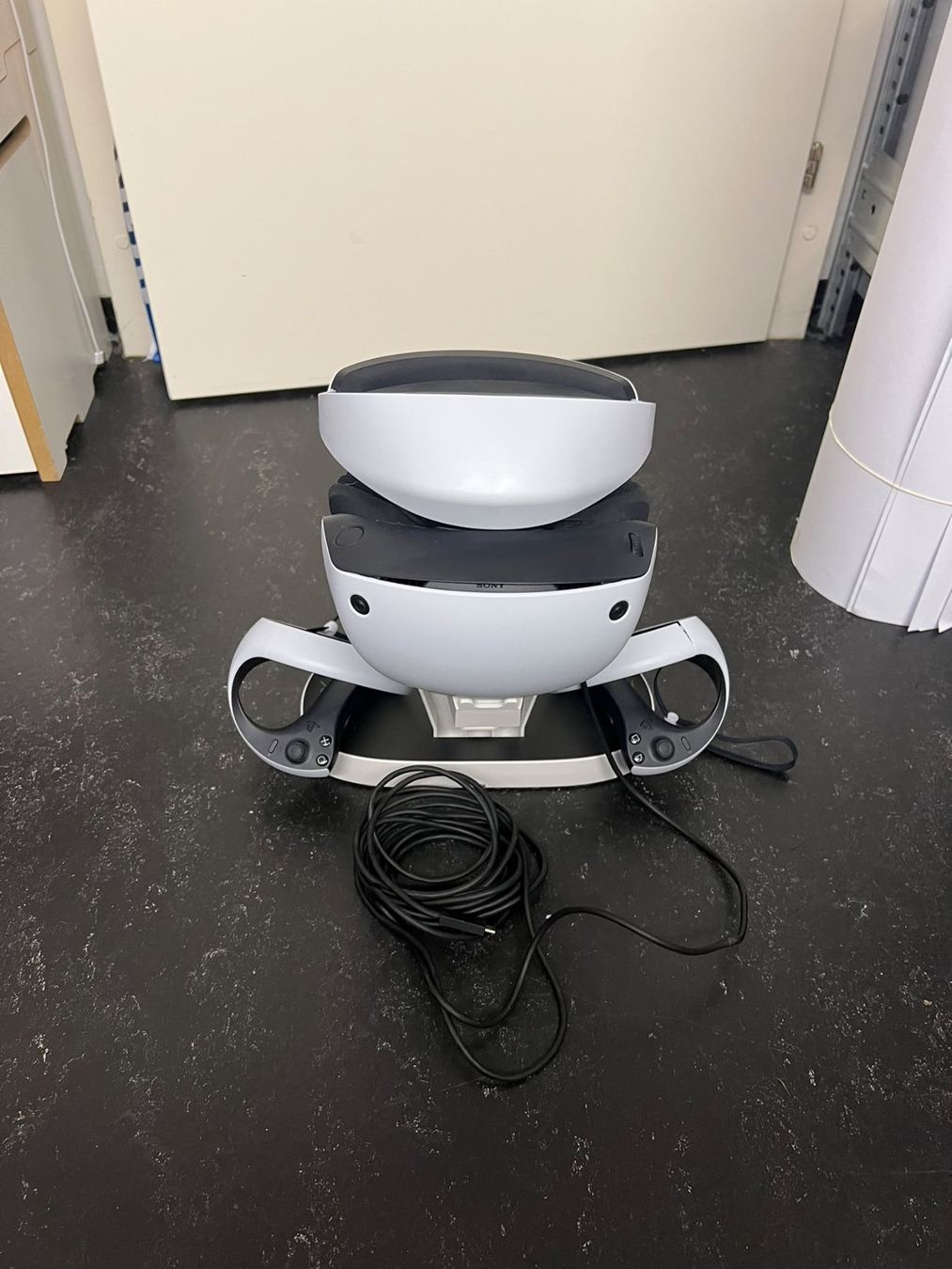 Sony Casco VR: Sony PlayStation VR2 inkl. Controller, Kabel & Zubehör – Usato da Schaffhausen venduto da scmax