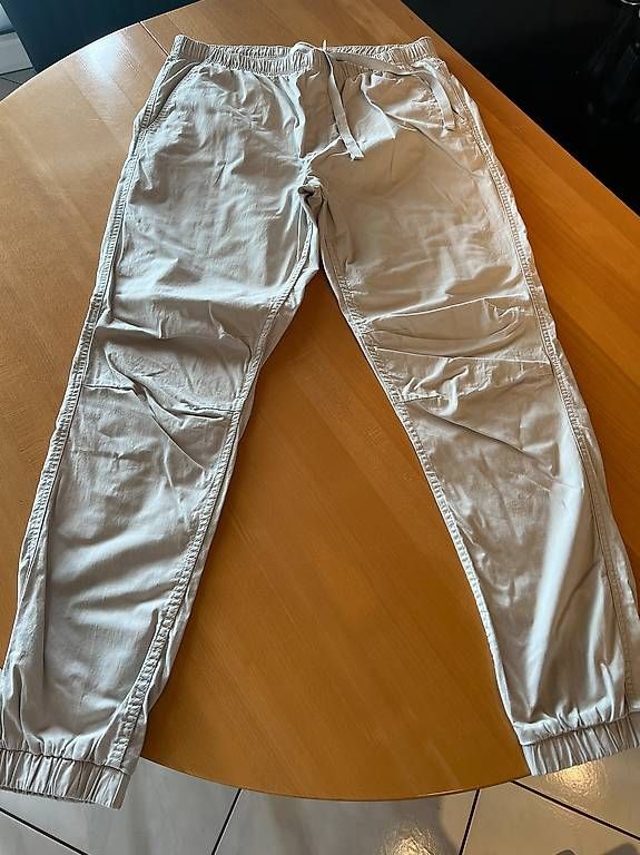 Pull&Bear Pantalons: Beige Sommerhose von Pull&bear, Grösse L – D'occasion à Horn par timosidler
