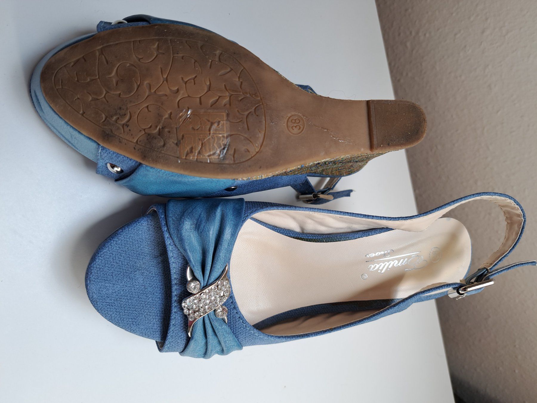 Scarpe da donna: Schöne Sandalletten Gr. 38 – Usato da Gommiswald venduto da Cyndi5 2