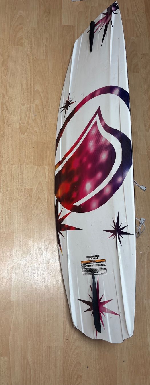 Surfboards & Schwimmbrette: Wakeboard Dirty mit Bindung gut erhalten – Gebraucht aus Meyriez von Patrickeasy87 2
